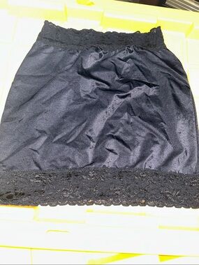 Vintage Mel-Lin medium  black with lace  slip